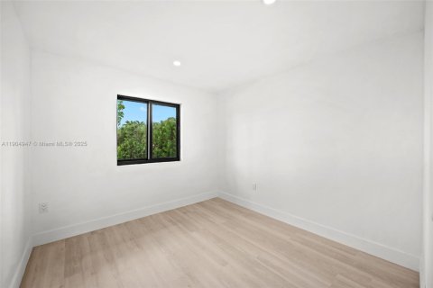 House in Miami, Florida 3 bedrooms, 131.09 sq.m. № 1955235 - photo 25