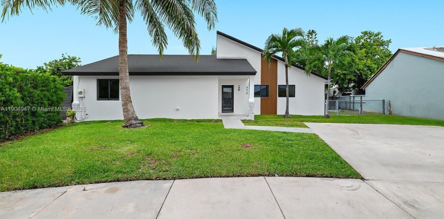 House in Miami, Florida 3 bedrooms, 131.09 sq.m. № 1955235