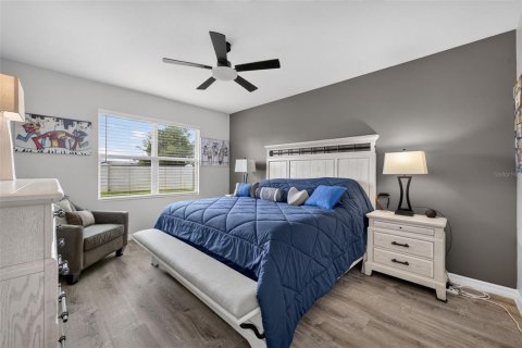 House in Sanford, Florida 4 bedrooms, 171.5 sq.m. № 2406765 - photo 17