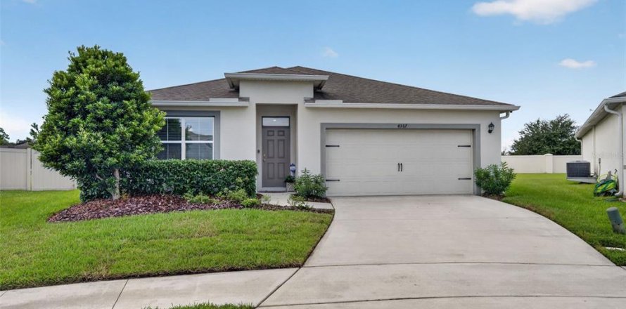House in Sanford, Florida 4 bedrooms, 171.5 sq.m. № 2406765