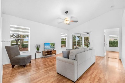 House in Homestead, Florida 3 bedrooms, 143.35 sq.m. № 2042098 - photo 2