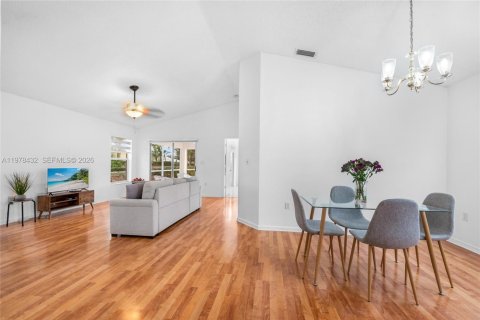 House in Homestead, Florida 3 bedrooms, 143.35 sq.m. № 2042098