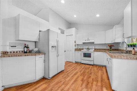 House in Homestead, Florida 3 bedrooms, 143.35 sq.m. № 2042098 - photo 10