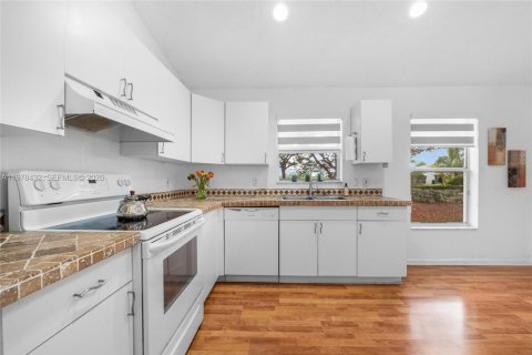 House in Homestead, Florida 3 bedrooms, 143.35 sq.m. № 2042098 - photo 11