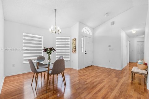 House in Homestead, Florida 3 bedrooms, 143.35 sq.m. № 2042098 - photo 9