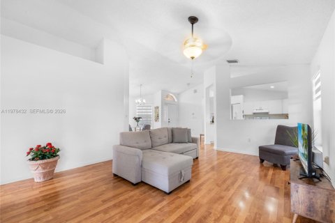 House in Homestead, Florida 3 bedrooms, 143.35 sq.m. № 2042098 - photo 12