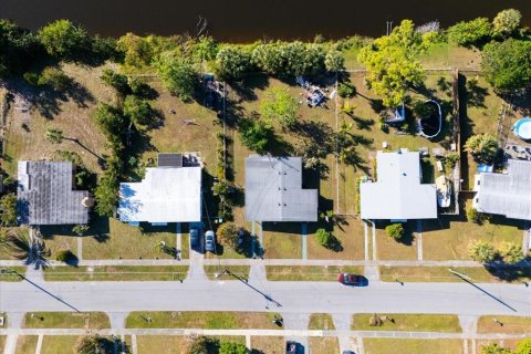 House in Port Charlotte, Florida 3 bedrooms, 81.2 sq.m. № 1780824 - photo 10