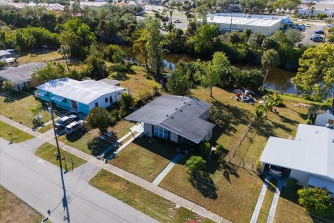 House in Port Charlotte, Florida 3 bedrooms, 81.2 sq.m. № 1780824 - photo 8