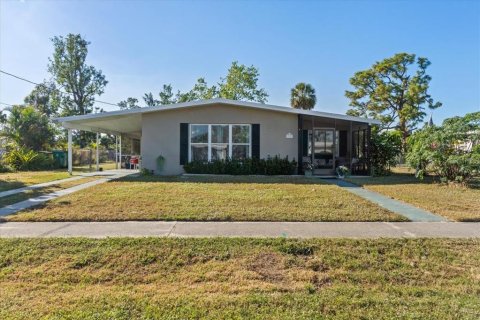 House in Port Charlotte, Florida 3 bedrooms, 81.2 sq.m. № 1780824 - photo 1