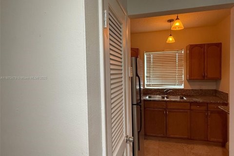 Apartamento en alquiler en Hollywood, Florida, 1 dormitorio, 54.81 m2 № 1930678 - foto 4