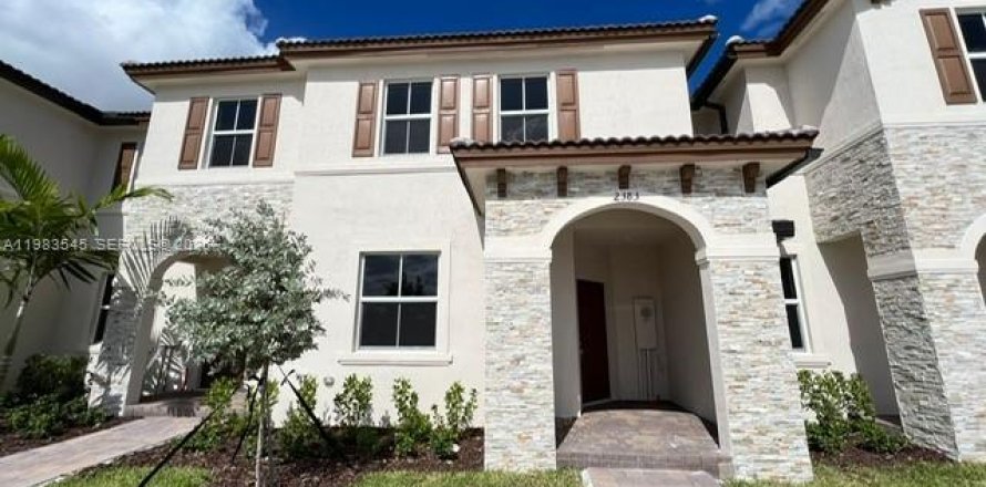 Villa ou maison à Miami, Floride 3 chambres, 149.76 m2 № 2056748