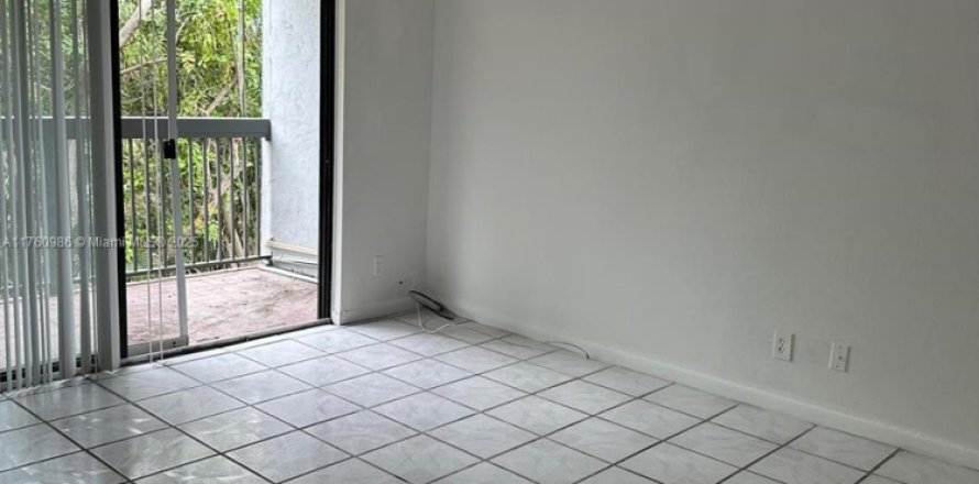 Condominio en West Palm Beach, Florida, 1 dormitorio  № 1870068