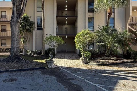 Condominio en Tamarac, Florida, 2 dormitorios  № 2026133