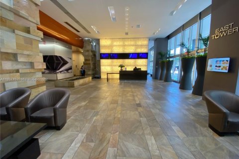 Condominio en alquiler en Miami, Florida, 2 dormitorios, 106.47 m2 № 2011210 - foto 25