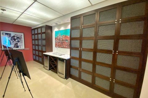 Condominio en alquiler en Miami, Florida, 2 dormitorios, 106.47 m2 № 2011210 - foto 23