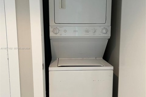 Condominio en alquiler en Miami, Florida, 2 dormitorios, 106.47 m2 № 2011210 - foto 20