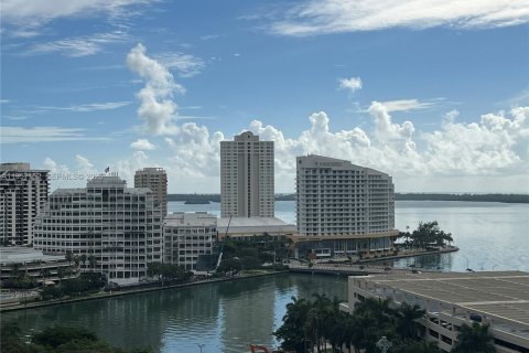 Condominio en Miami, Florida, 2 dormitorios  № 2011210
