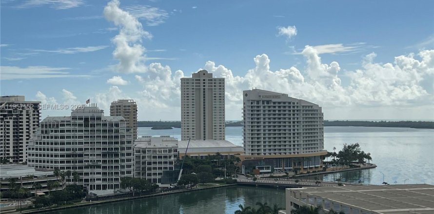 Condominio en Miami, Florida, 2 dormitorios  № 2011210