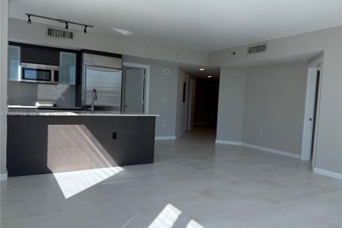 Condominio en alquiler en Miami, Florida, 2 dormitorios, 106.47 m2 № 2011210 - foto 8