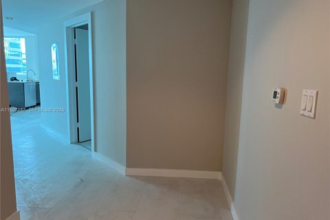 Condominio en alquiler en Miami, Florida, 2 dormitorios, 106.47 m2 № 2011210 - foto 3