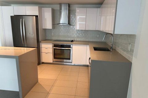 Condominio en venta en Miami, Florida, 1 dormitorio, 69.86 m2 № 2077320 - foto 3