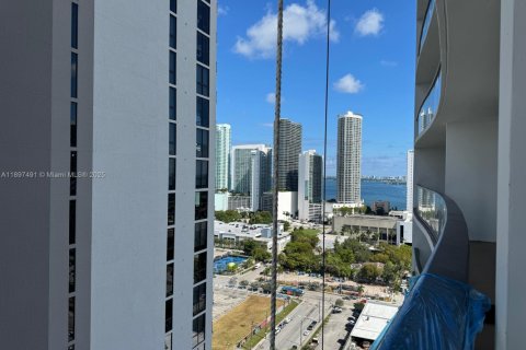 Condominio en venta en Miami, Florida, 1 dormitorio, 69.86 m2 № 2077320 - foto 15