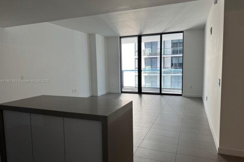 Condominio en venta en Miami, Florida, 1 dormitorio, 69.86 m2 № 2077320 - foto 4