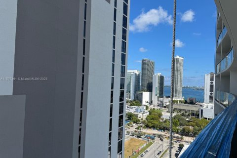 Condominio en venta en Miami, Florida, 1 dormitorio, 69.86 m2 № 2077320 - foto 14