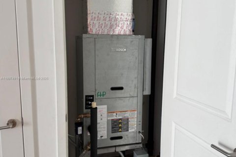 Condominio en venta en Miami, Florida, 1 dormitorio, 69.86 m2 № 2077320 - foto 12