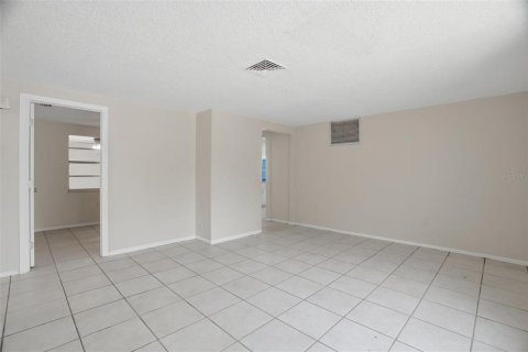 Villa ou maison à vendre à New Port Richey, Floride: 3 chambres, 122.07 m2 № 2148148 - photo 6