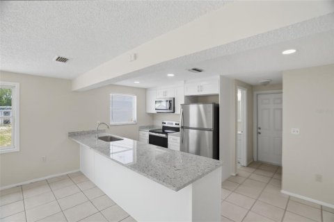 Villa ou maison à vendre à New Port Richey, Floride: 3 chambres, 122.07 m2 № 2148148 - photo 13