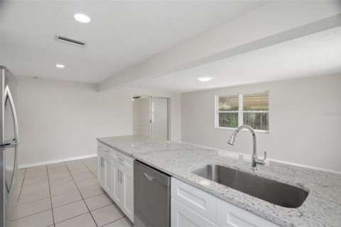 Villa ou maison à vendre à New Port Richey, Floride: 3 chambres, 122.07 m2 № 2148148 - photo 17