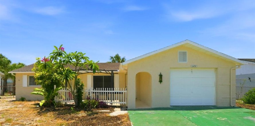 Villa ou maison à New Port Richey, Floride 3 chambres, 122.07 m2 № 2148148