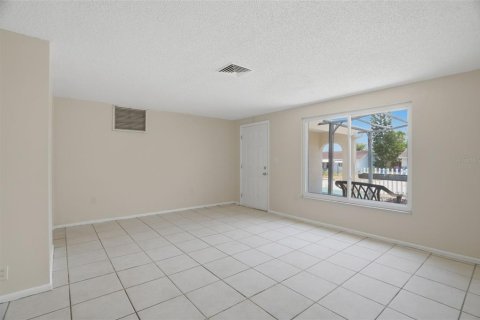 Villa ou maison à vendre à New Port Richey, Floride: 3 chambres, 122.07 m2 № 2148148 - photo 7