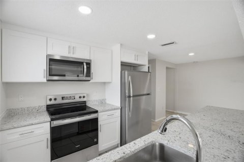 Villa ou maison à vendre à New Port Richey, Floride: 3 chambres, 122.07 m2 № 2148148 - photo 16