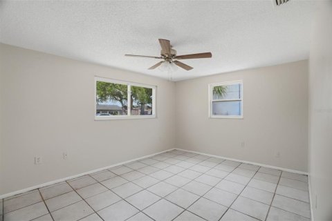 Villa ou maison à vendre à New Port Richey, Floride: 3 chambres, 122.07 m2 № 2148148 - photo 8