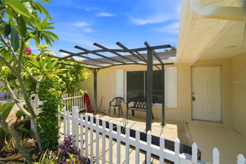 Villa ou maison à vendre à New Port Richey, Floride: 3 chambres, 122.07 m2 № 2148148 - photo 4