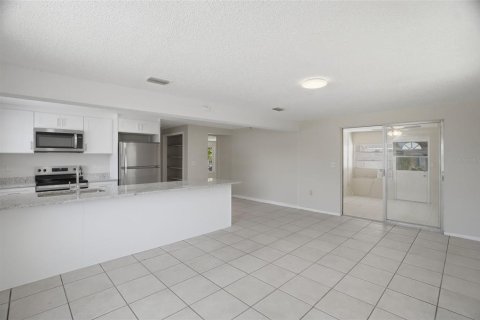 Villa ou maison à vendre à New Port Richey, Floride: 3 chambres, 122.07 m2 № 2148148 - photo 10