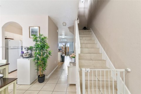 Купить таунхаус в Хомстед, Флорида 2 спальни, 99.31м2, № 1998463 - фото 2