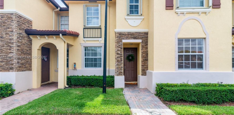 Таунхаус в Хомстед, Флорида 2 спальни, 99.31м2 № 1998463