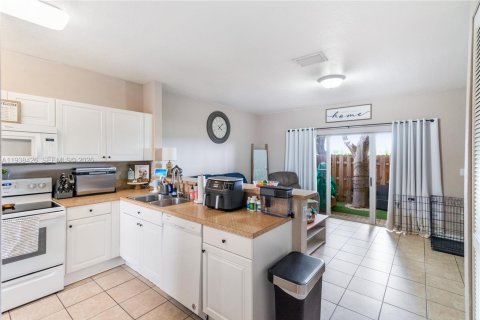 Купить таунхаус в Хомстед, Флорида 2 спальни, 99.31м2, № 1998463 - фото 6