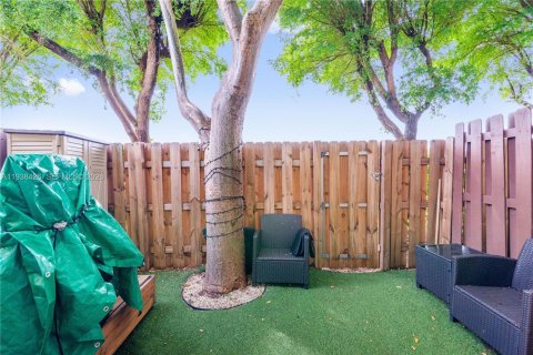 Купить таунхаус в Хомстед, Флорида 2 спальни, 99.31м2, № 1998463 - фото 14