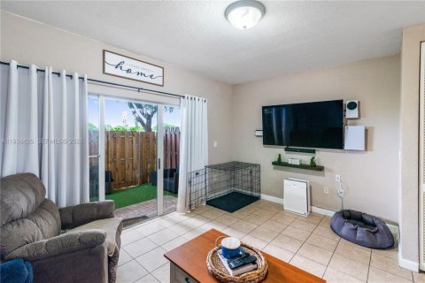 Купить таунхаус в Хомстед, Флорида 2 спальни, 99.31м2, № 1998463 - фото 10