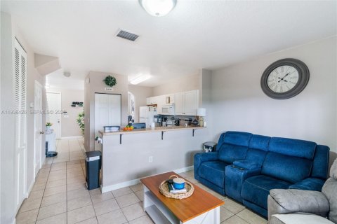 Купить таунхаус в Хомстед, Флорида 2 спальни, 99.31м2, № 1998463 - фото 12