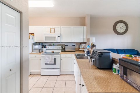 Купить таунхаус в Хомстед, Флорида 2 спальни, 99.31м2, № 1998463 - фото 7