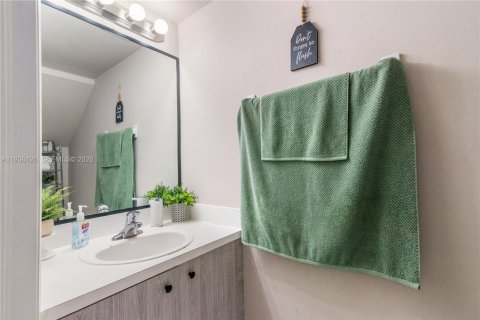 Купить таунхаус в Хомстед, Флорида 2 спальни, 99.31м2, № 1998463 - фото 16