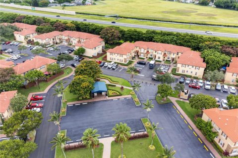 Купить таунхаус в Хомстед, Флорида 2 спальни, 99.31м2, № 1998463 - фото 28