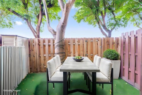 Купить таунхаус в Хомстед, Флорида 2 спальни, 99.31м2, № 1998463 - фото 13