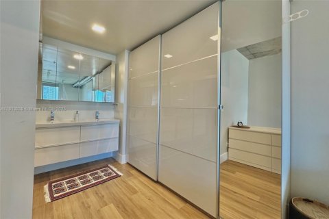 Condominio en venta en Miami, Florida, 1 dormitorio, 73.86 m2 № 1942749 - foto 19