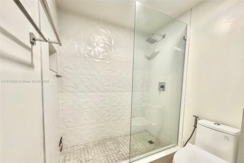 Condominio en venta en Miami, Florida, 1 dormitorio, 73.86 m2 № 1942749 - foto 20